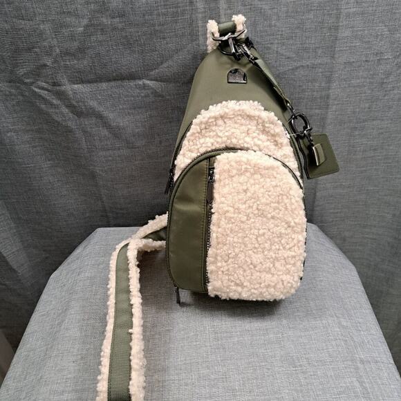HOUSE OF HARLOW 1960 NYLON AND SHERPA SLING BAG NWT - Picture 1 of 6